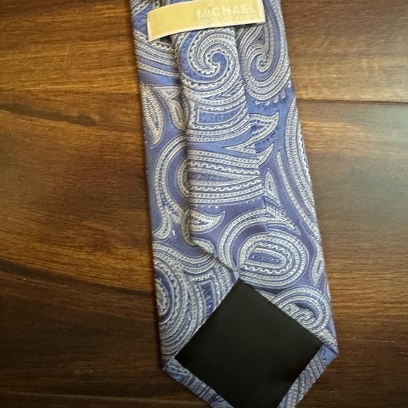 Michael Kors Blue and White Tie with Paisley Pattern - Picture 4 of 10